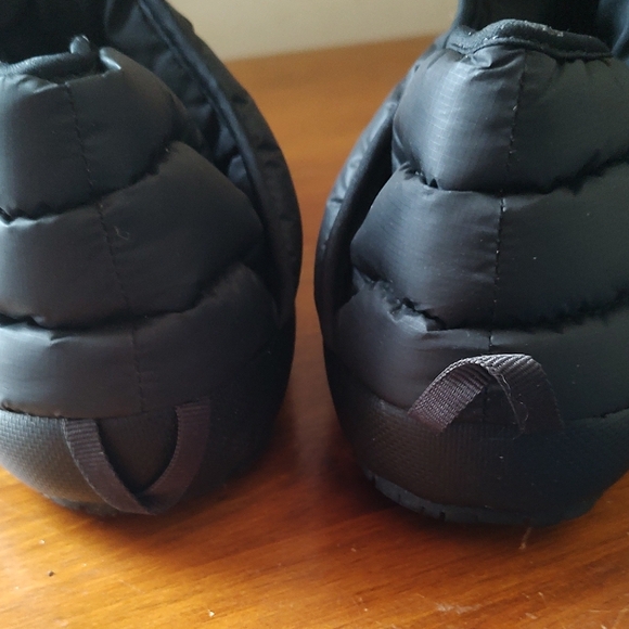 The North Face Quilted Black Slippers Indoor/Outdoor Boots - Picture 3 of 6